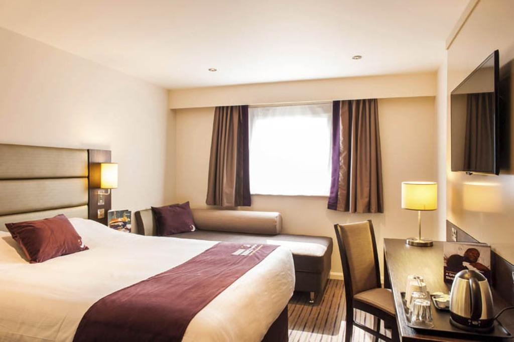Premier Inn Birmingham City Centre Broad Street Ngoại thất bức ảnh
