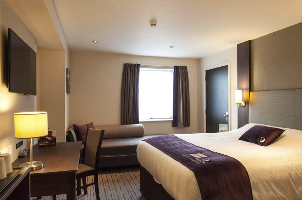 Premier Inn Birmingham City Centre Broad Street Ngoại thất bức ảnh