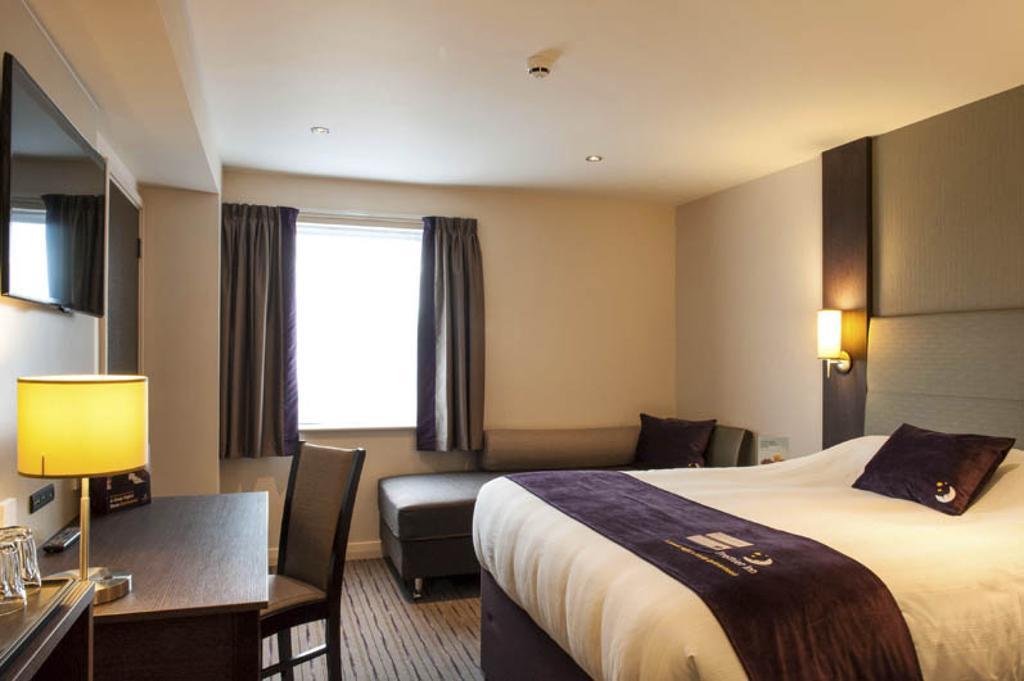 Premier Inn Birmingham City Centre Broad Street Ngoại thất bức ảnh