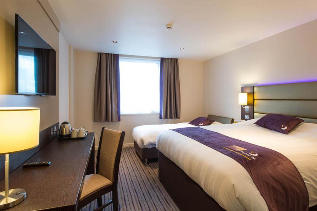 Premier Inn Birmingham City Centre Broad Street Ngoại thất bức ảnh