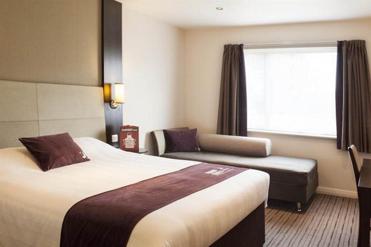 Premier Inn Birmingham City Centre Broad Street Ngoại thất bức ảnh