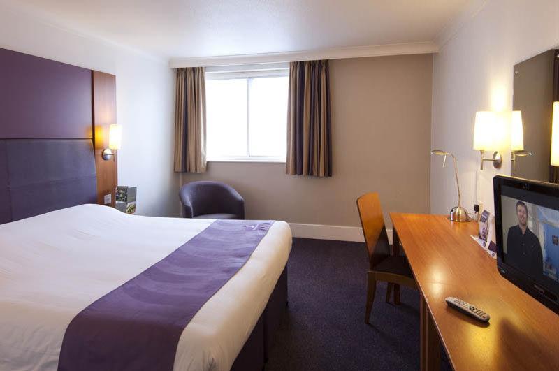Premier Inn Birmingham City Centre Broad Street Ngoại thất bức ảnh
