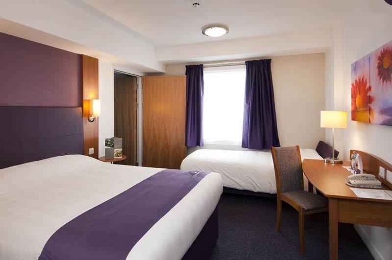 Premier Inn Birmingham City Centre Broad Street Ngoại thất bức ảnh