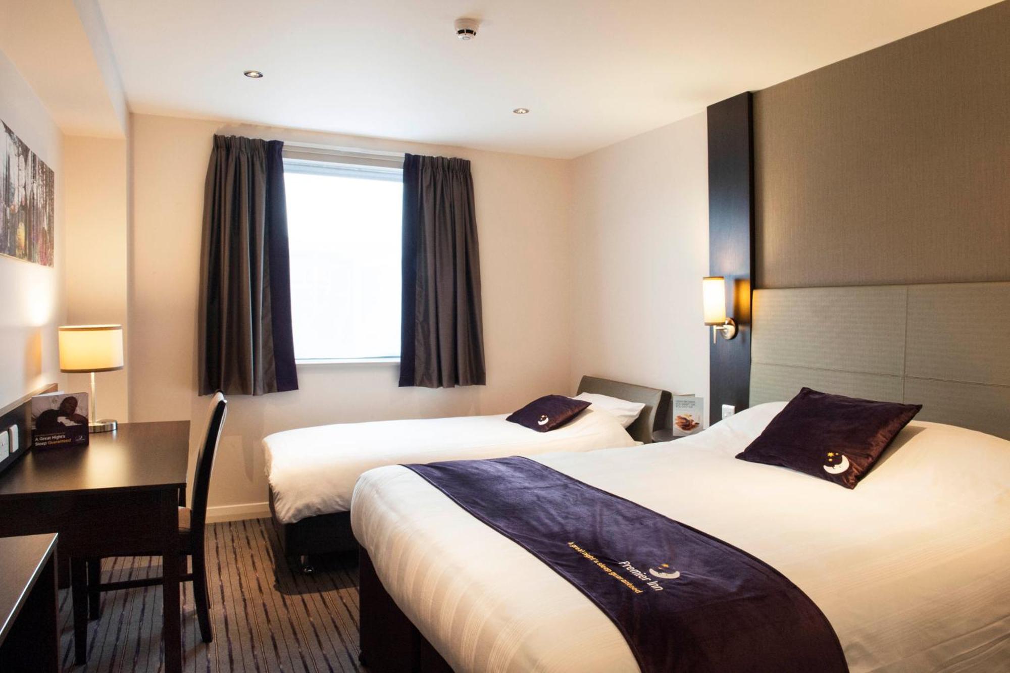 Premier Inn Birmingham City Centre Broad Street Ngoại thất bức ảnh